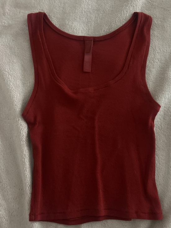 SKIMS Tops - SKIMS Ribbed Scoop Tank Top - Deep Brick Red